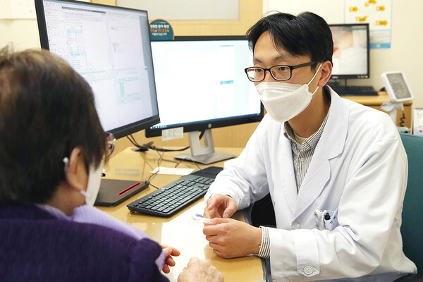 서울아산병원 노년내과 정희원 교수 (사진 출처 : 서울아산병원 뉴스룸)