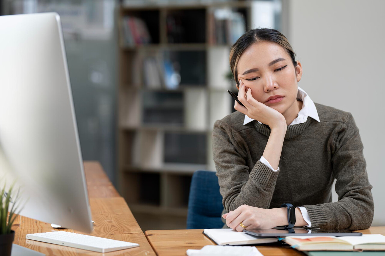 식곤증은 자연스러운 현상이지만, 너무 심하다 싶으면 다른 건강 문제가 없는지 점검해볼 필요가 있다 / Designed by Freepik (https://www.freepik.com/)