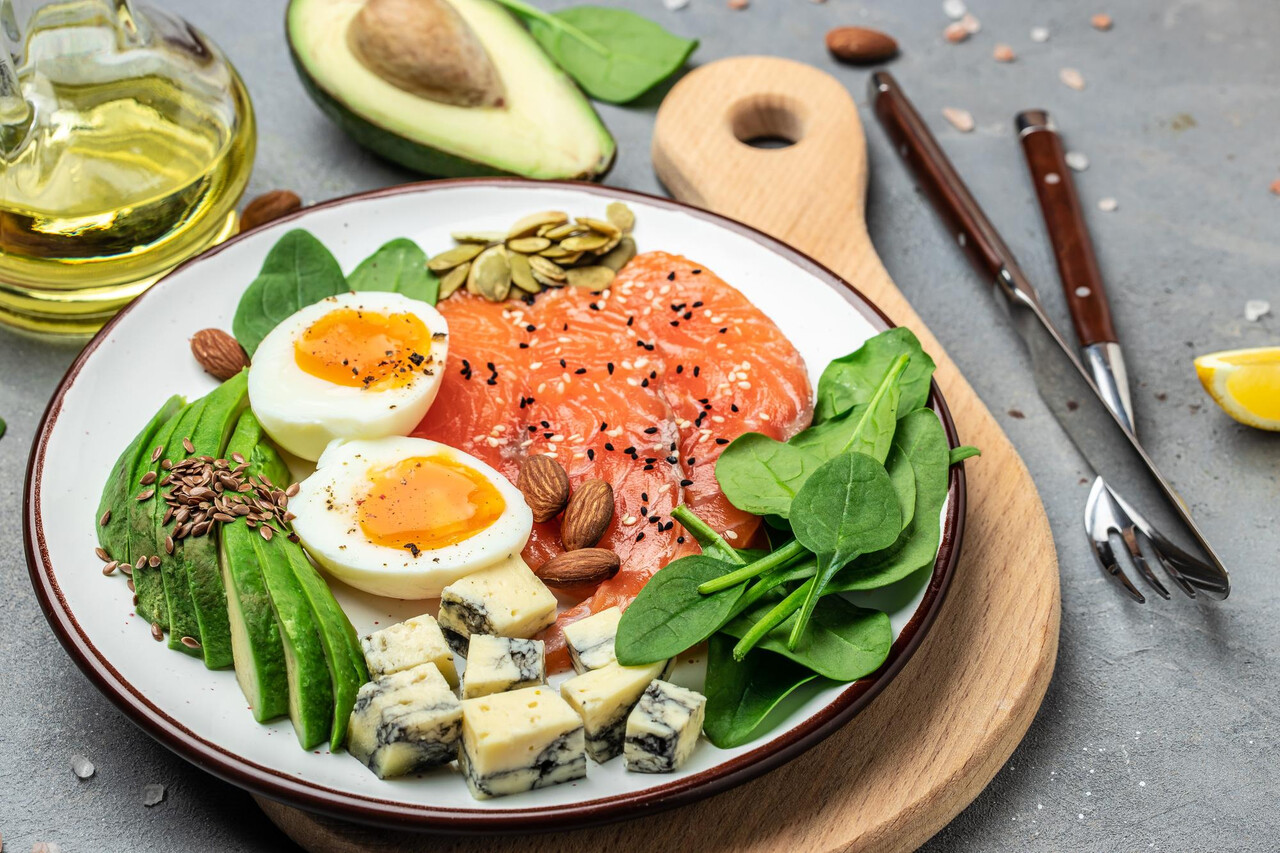 케토 다이어트는 단기 효과는 뛰어나지만, 장기적으로 영양 불균형을 초래할 수 있다 / Designed by Freepik (https://www.freepik.com/)