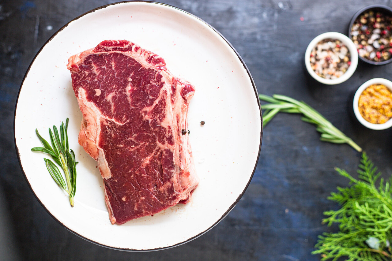 팔레오 다이어트를 제대로 실행하기 위해서는 '최소한의 조리, 천연 조미료 사용' 원칙을 유념해야 한다 / Designed by Freepik (https://www.freepik.com/)