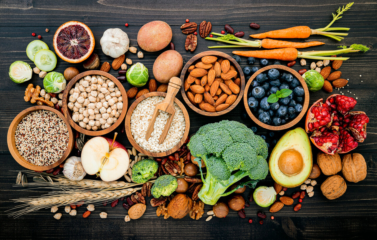 동물성 지방을 줄이고 섬유질을 늘리는 식습관이 중요하다 / Designed by Freepik (https://www.freepik.com/)