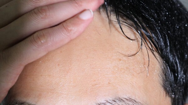 땀흘림은 피부 온도를 낮춰 체온을 조절하기 위한 자연스러운 과정이다 / 이미지 출처 : Motion Elements