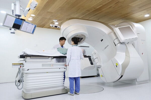 이대목동병원 방사선종양학과가 ‘하이퍼아크 트루빔’과 ‘얼라인 알티’를 동시에 도입하고 3월부터 본격적인 가동에 나섰다. / 제공 : 이화의료원