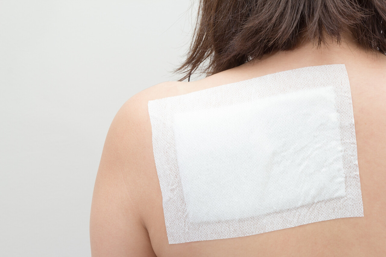 파스 역시 소염 진통제의 일종이므로, 신장 기능이 약할 때는 주의가 필요하다 / Designed by Freepik