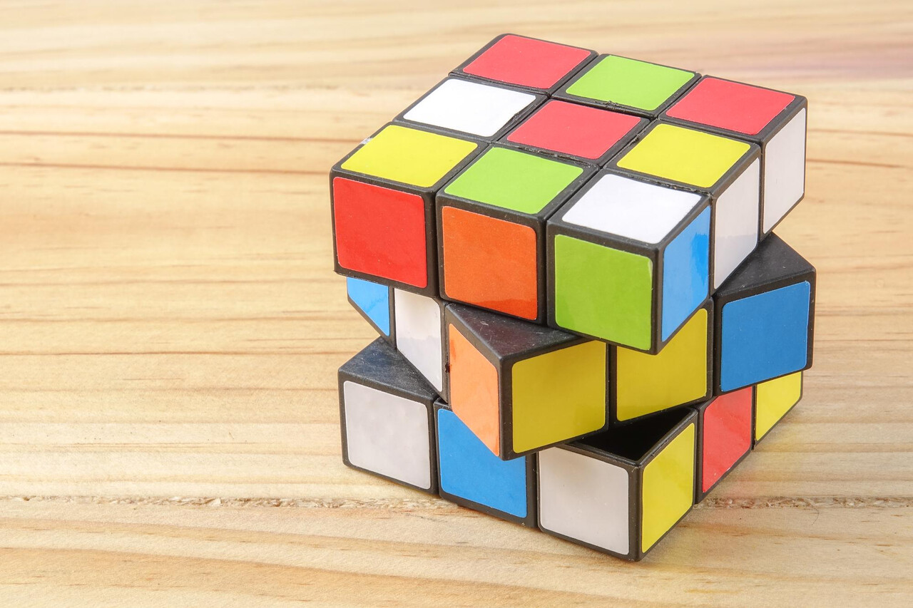 다양한 종류의 퍼즐 게임은 두뇌 훈련 효과가 입증됐지만, 운동에 비하면 상대적으로 효과가 덜하다 / Designed by Freepik