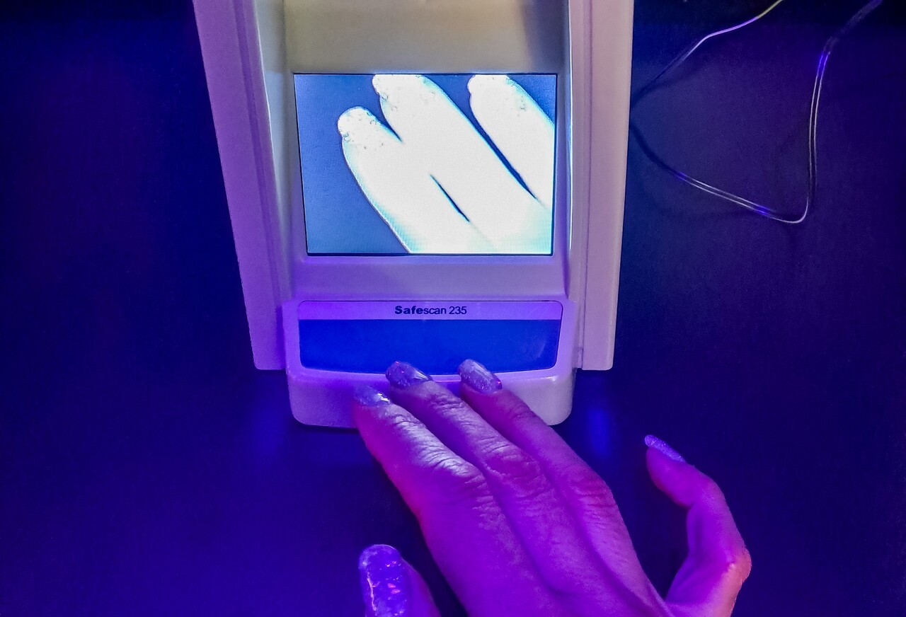 일상 곳곳에서 볼 수 있는 자외선소독기는 '안전 기준'을 충족하고 있는지가 핵심이다 / 이미지 출처 : Motion Elements