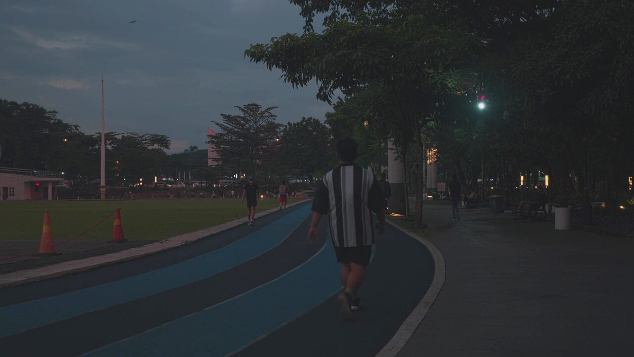 늦은 시간에는 조깅이나 가벼운 산책, 스트레칭 등의 중저강도 운동이 좋다 / 이미지 출처 : Motion Elements