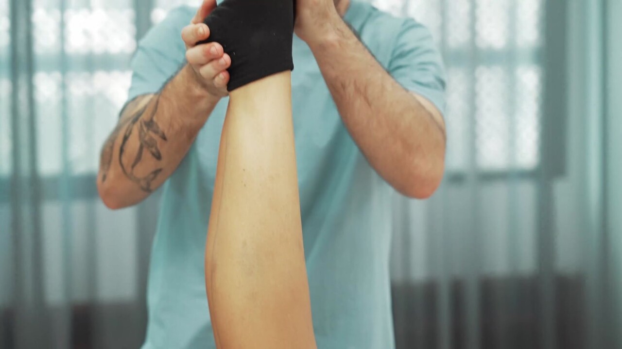 고강도 운동 후 가만히 누워서 쉬고 싶다면, 다리를 높게 들어올리는 것이 도움이 된다 / 이미지 출처 : Motion Elements