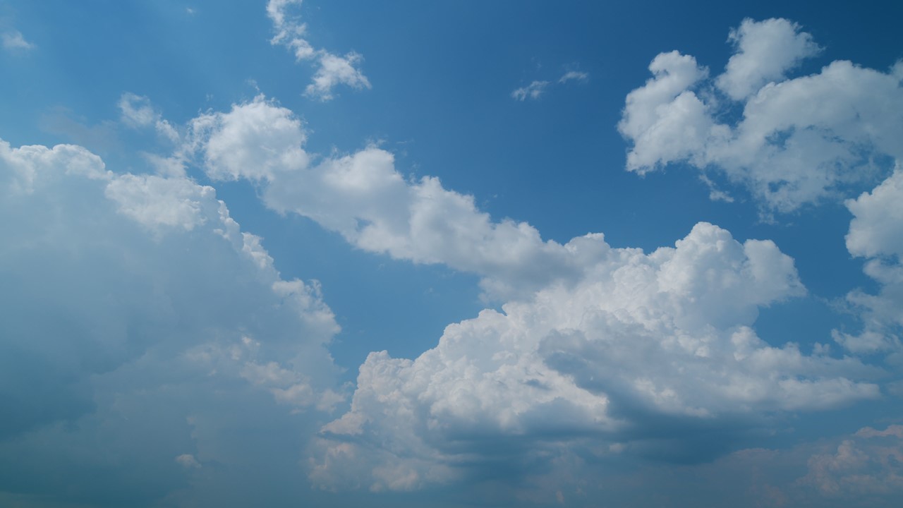 창밖으로 하늘에 떠있는 구름을 바라봐도 비슷한 효과를 얻을 수 있을 것이다 / 이미지 출처 : Motion Elements