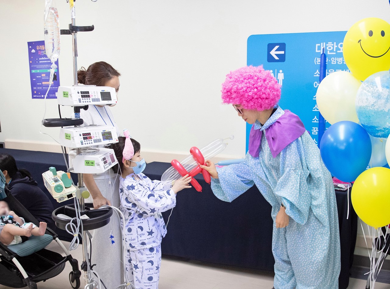 ‘우리들은 자란다’ 행사 요술풍선존 / 제공 : 서울대학교병원