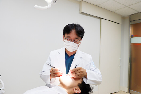 [사진] 세란병원 치과 오민석 과장 진료컷